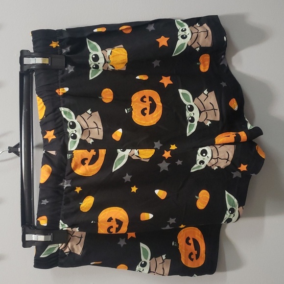 Munki Munki Star Wars NWOT Black Halloween Baby Yoda Sleep Shorts, S - Picture 5 of 6